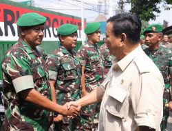 Menhan Prabowo Subianto Serahkan Kendaraan Oprasional Dan Alat Komunikasi Pada Babinsa Di Solo