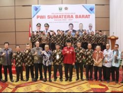 Ketum PWI Pusat Melantik Basril Basyar sebagai Ketua PWI Sumatera Barat