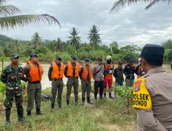 AYAH DAN ANAK TERSERET ARUS, TIM SAR BRIMOB TERJUN MENCARI