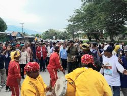 Ribuan Masa dan Melienial Antarkan Calon Bupati Moh Agus R Lamakarate Dan Wakil Bupati Semuel Riga Mendaftar Di KPU