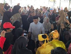 Tarian Tope Aju Sambut Kedatangan Pasangan Balon Gubernur dan Cawagub Anwar-Reny di Siniu