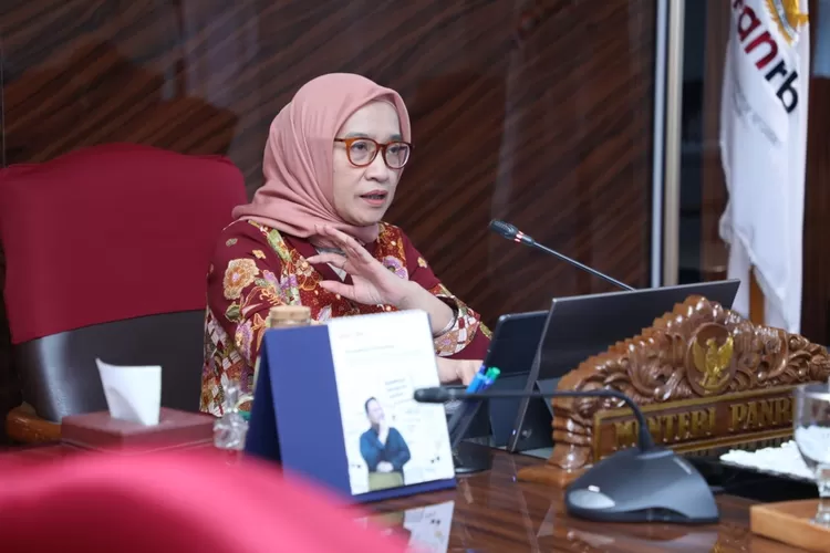 Menteri PANRB, Rini Widyantini (Instagram/@official.riniwidyantini)