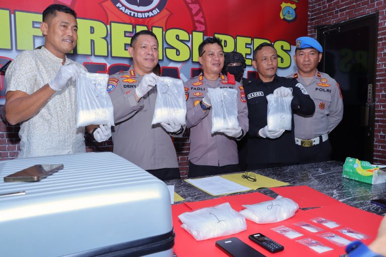 Polisi berhasil mengamankan narkoba jenis sabu seberat 3 Kg dari tersangka (tribratanews.com)